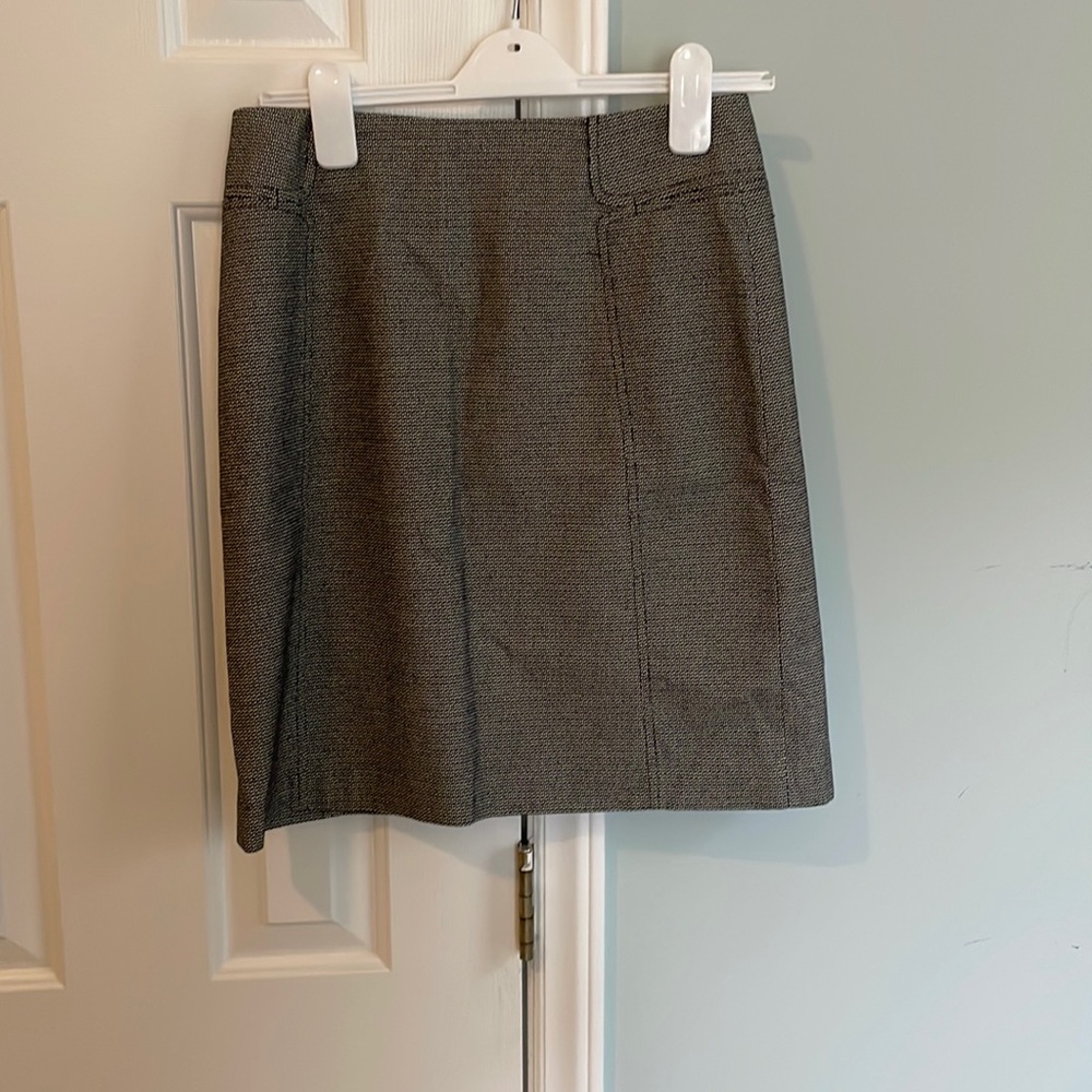 Banana Republic Blank & White Pencil Skirt